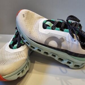 Womens On Cloudmonster size 8